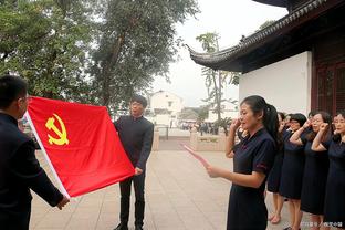亚洲第15越南扳平亚洲第一日本！越南全队疯狂庆祝&拍打国旗